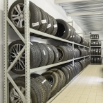 Tyre racking for a 40-foot container